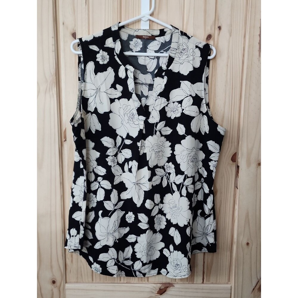 Gaharu Black & Cream Floral Sleeveless V-Neck Blouse